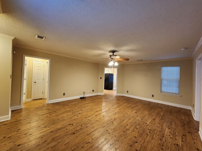 Building Photo - 161 McDonald Ct