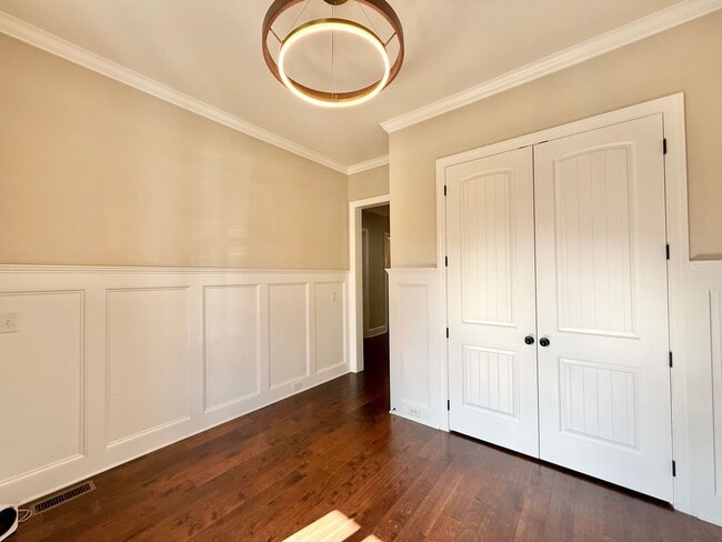 Building Photo - Luxurious 3BD, 4BA Raleigh Townhome with a First Floor Master Bedroom, Bonus Sunroom, and Large U...