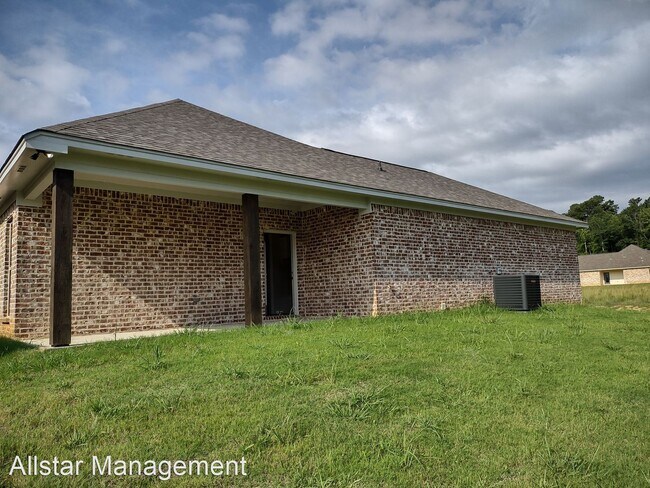 Building Photo - 4 br, 2 bath House - 863 Long Leaf Circle