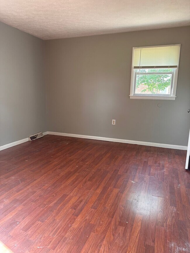 Building Photo - 3 Bed 1 Bath Home - South Warren