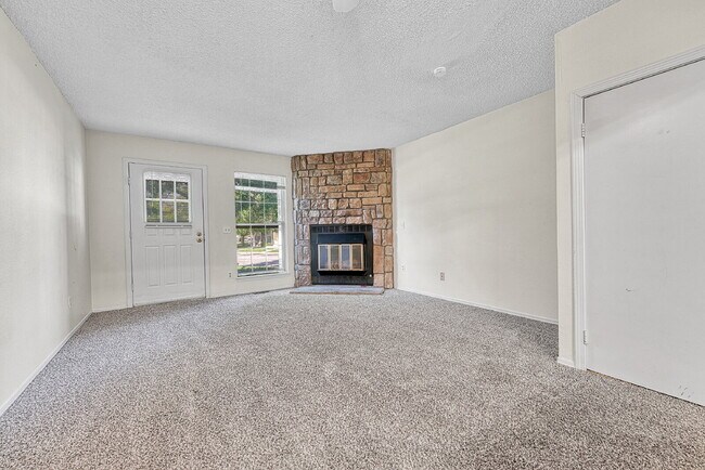 Foto del edificio - $1,495 - 2 Bed 1 Bath Townhome in Aurora w...