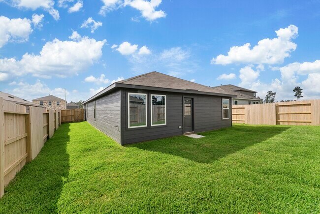 Building Photo - 706 Umbrella Tree Dr