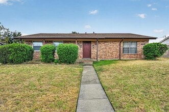 Building Photo - 305 Cliff Dr