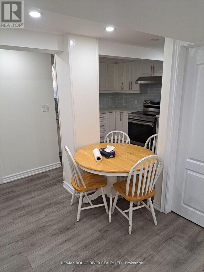 Photo du bâtiment - 848 Danforth Rd