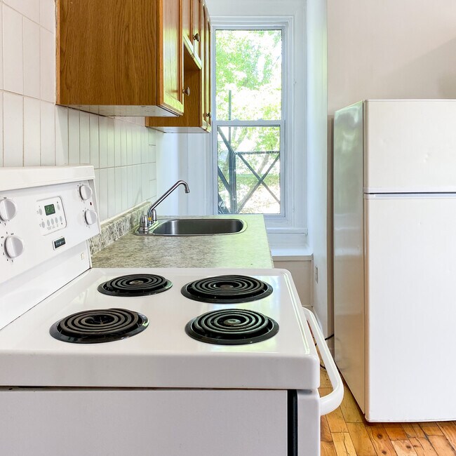 Building Photo - 301 Rue Wilbrod St