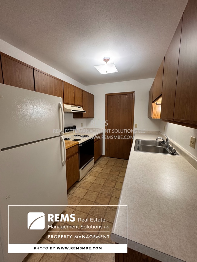 Building Photo - 544 E Slifer St