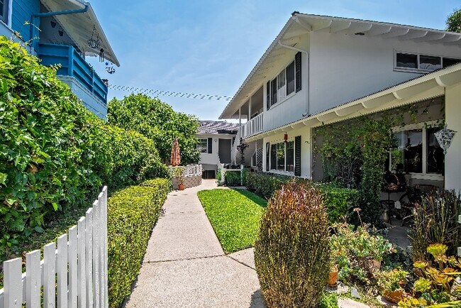 Building Photo - 245 Cypress Dr