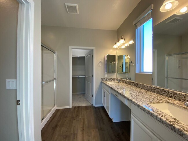 Foto del edificio - 1427 Amethyst Ln