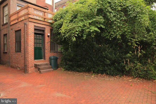 Building Photo - 1738-42 Green St