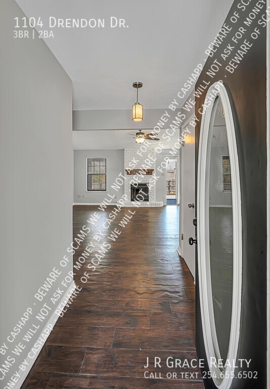 Building Photo - 1104 Dendron Dr