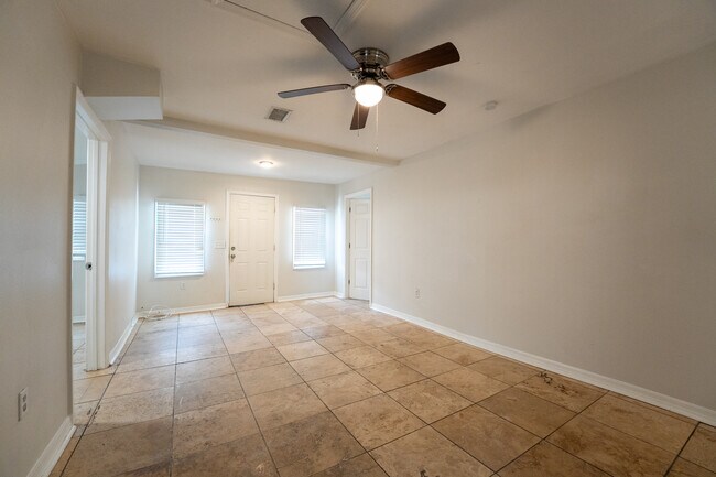 Foto del edificio - 606 4th Ave NW
