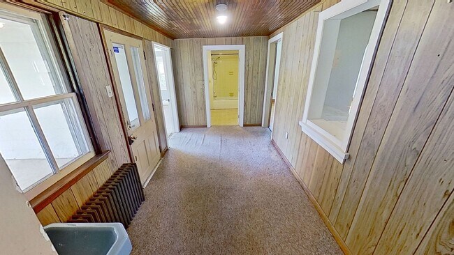 Foto del edificio - 2422 Bridgeview Rd