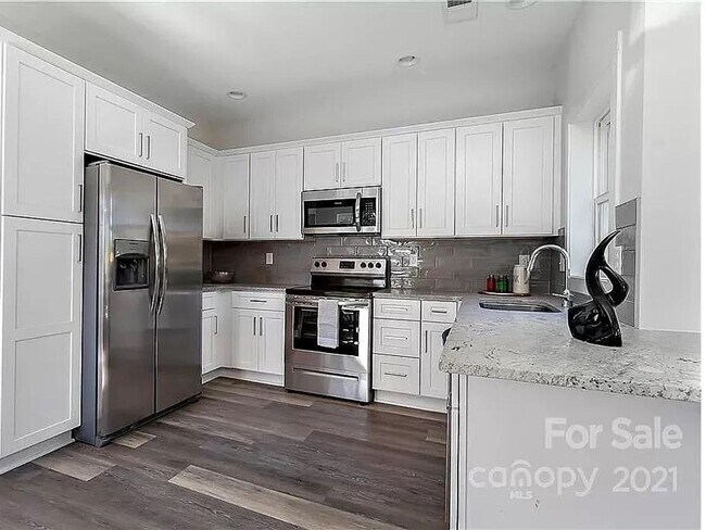 Building Photo - 2537 Beachmont Ave