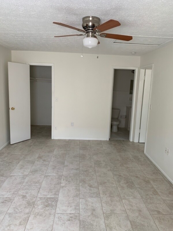 Building Photo - 6918 Julia Ct