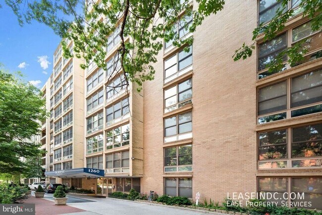 Building Photo - 1260 21st St NW