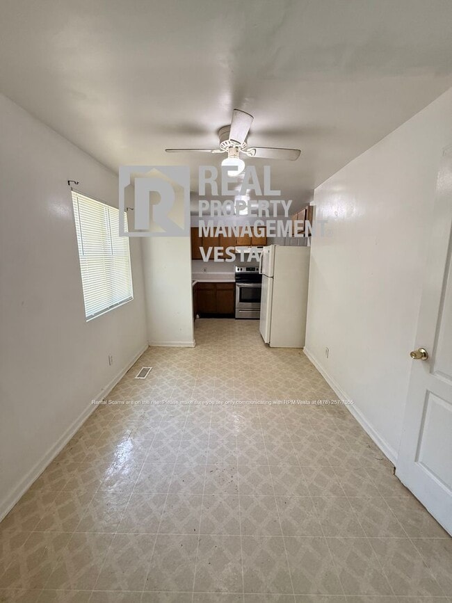 Building Photo - 615 Maplewood Dr