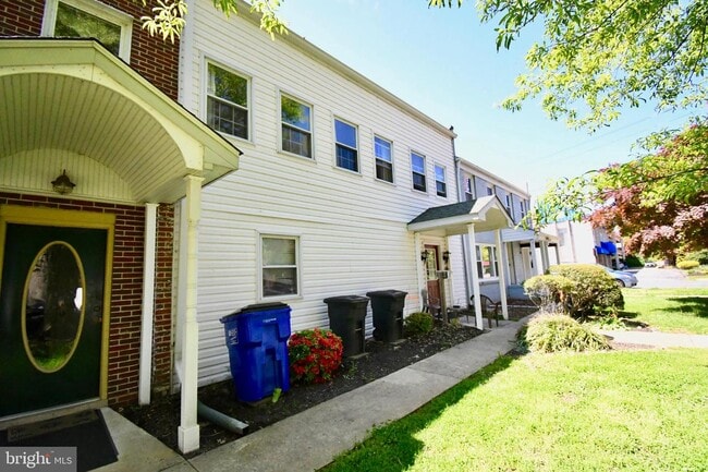 Building Photo - 602 S Union Ave