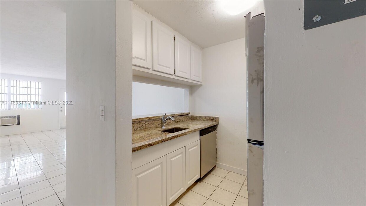 Primary Photo - 505 NE 30th St