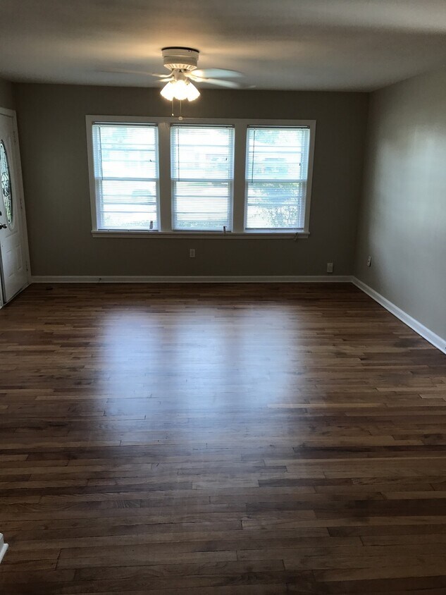 Primary Photo - Pre-Leasing Remodeled 3/2!