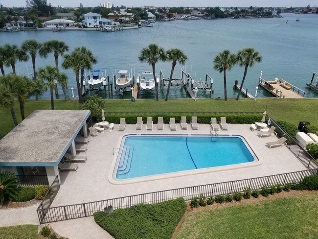 Foto del edificio - Furnished Blind pass lagoon Top floor