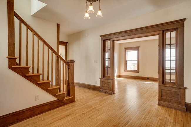 Building Photo - 2027 Emerson Ave S