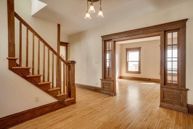Foto del edificio - 2027 Emerson Ave S