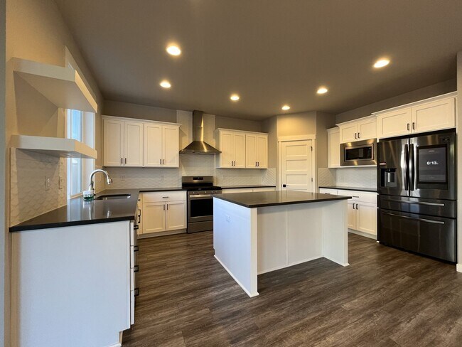 Building Photo - Expansive 2020 Forest Grove Home with 4 Bedrooms, Loft, Modern Kitchen & Covered Patio