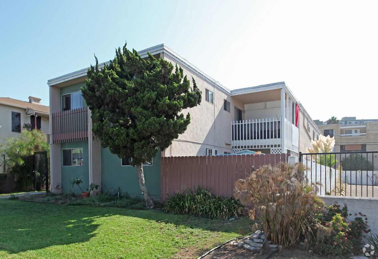 Foto principal - 3945 Normal St