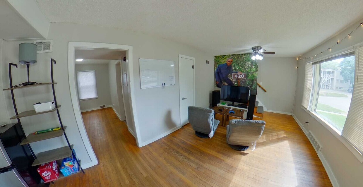 Primary Photo - 3D Tour Available - Across the Street from...