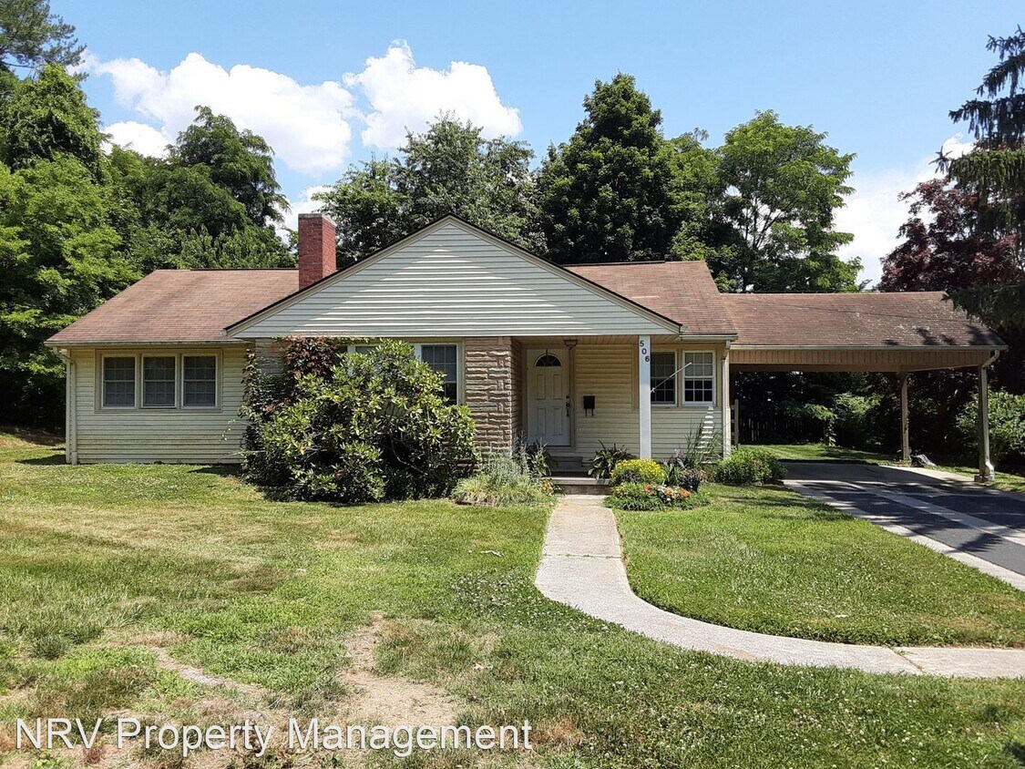 Primary Photo - 3 br, 2 bath House - 506 Country Club Dr