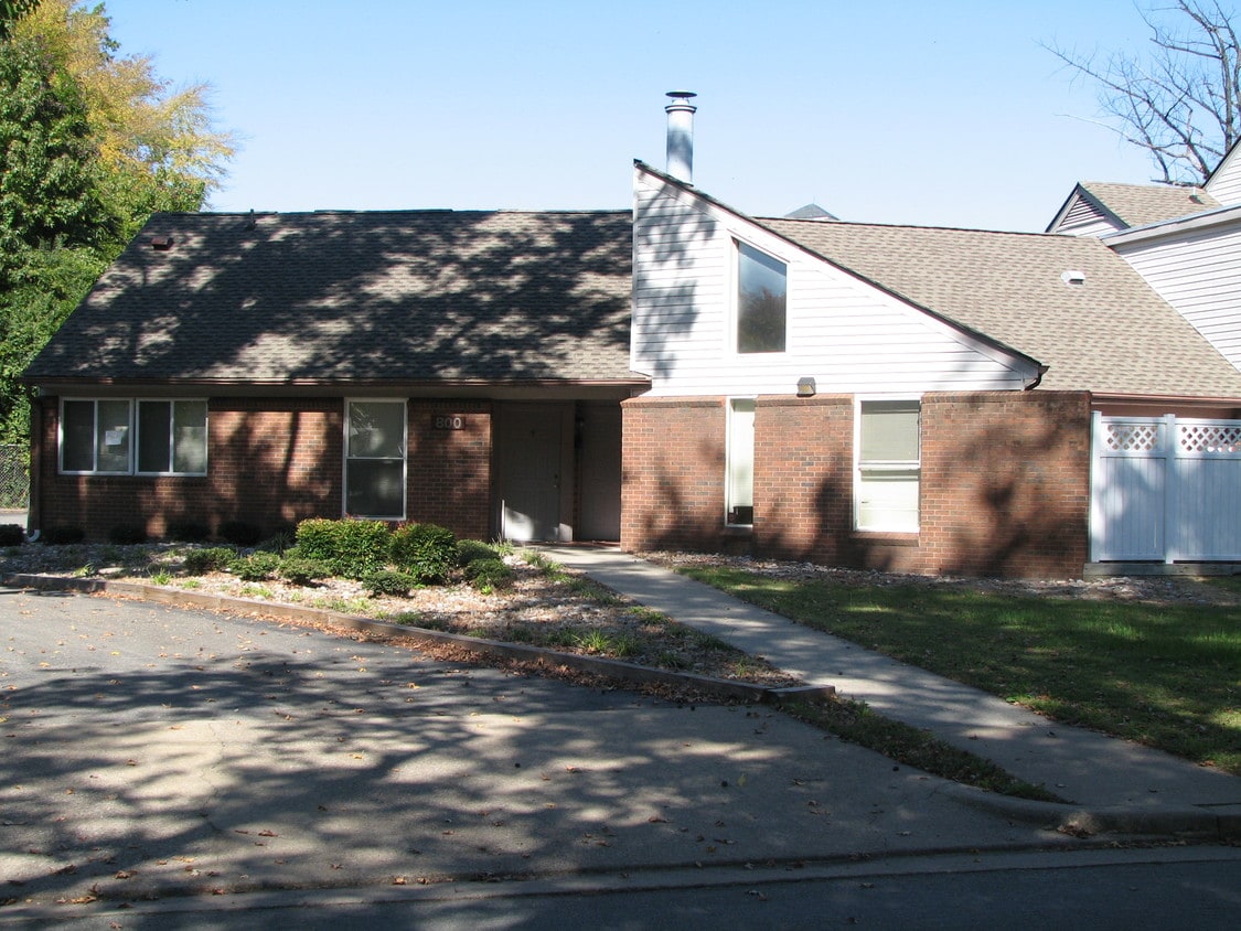 Primary Photo - 800 Ordway Ave