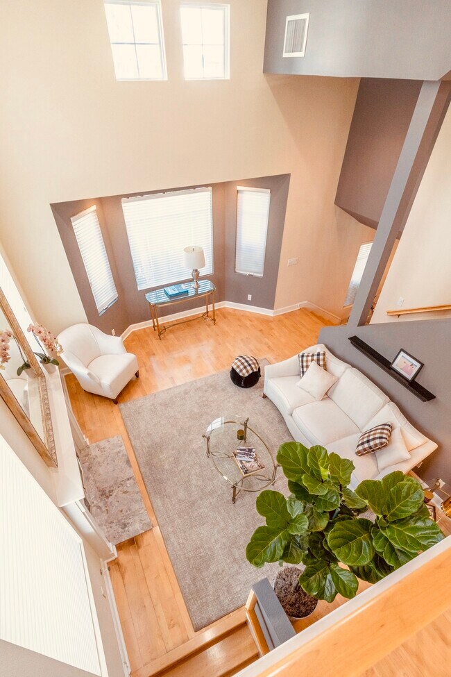 Sala de estar - 4371 Troost Ave