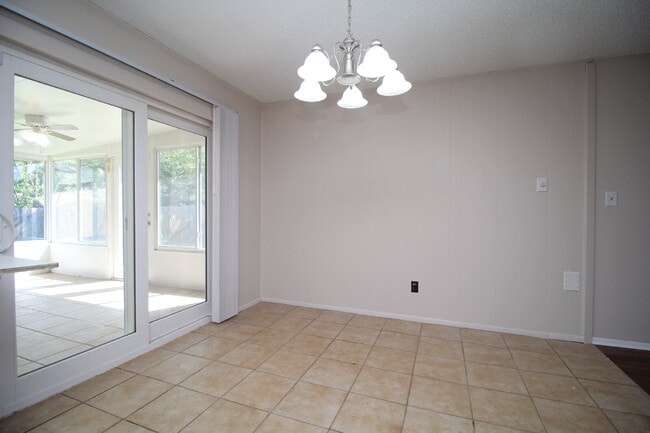 Building Photo - Great 4BR/2BA Home Near PSC Westside & NAS...