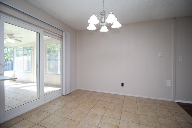 Foto del edificio - Great 4BR/2BA Home Near PSC Westside & NAS...