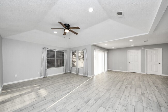 Foto del edificio - 2471 Falls Church Dr