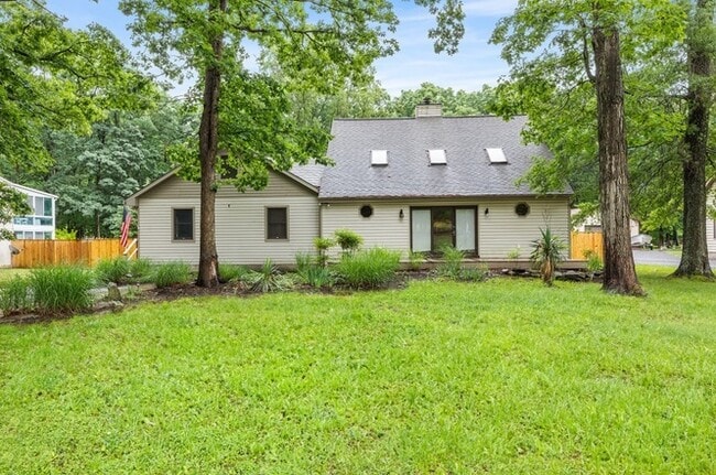 Building Photo - 350 OFF  RENT!! Beautiful Fully Loaded Hom...