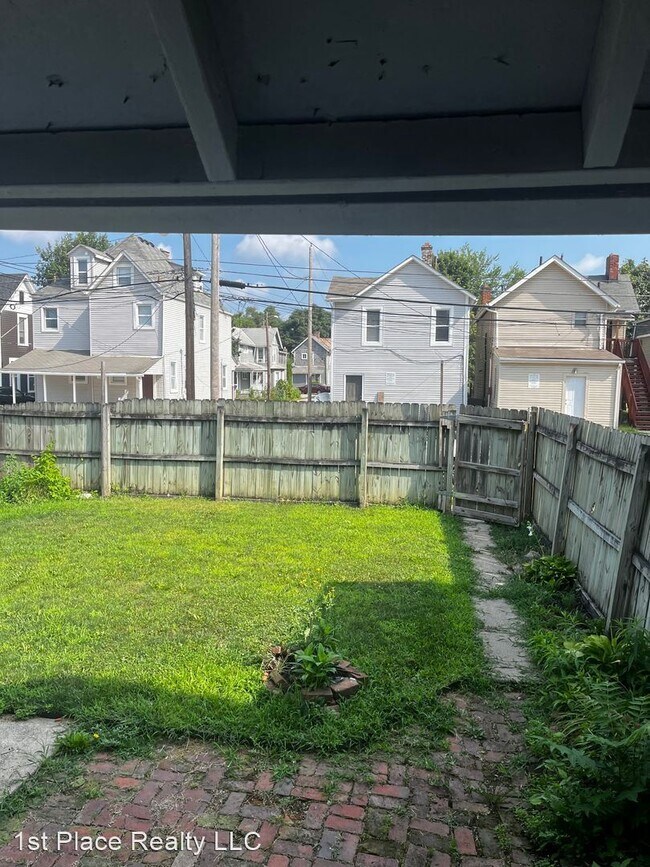 Building Photo - 5 br, 3 bath House - 80 W King Ave