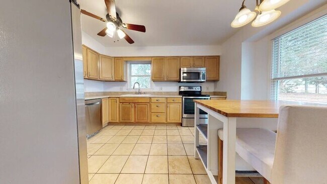 Building Photo - 1604 Lorimer Rd