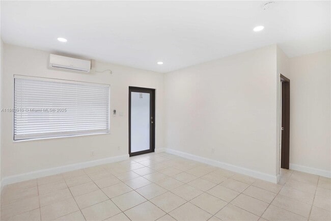 Foto del edificio - 502 NW 7th Ct