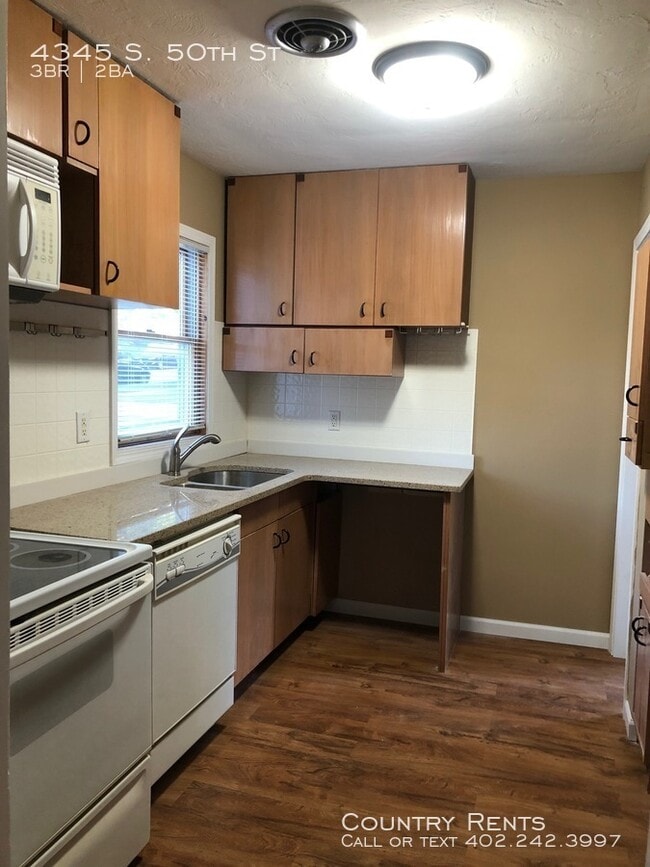 Building Photo - College View Neighborhood 3 bed 2 bath