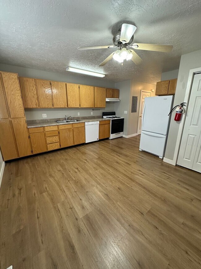Foto del edificio - Cute 2 bed 1.5 bath townhome in the Meadows