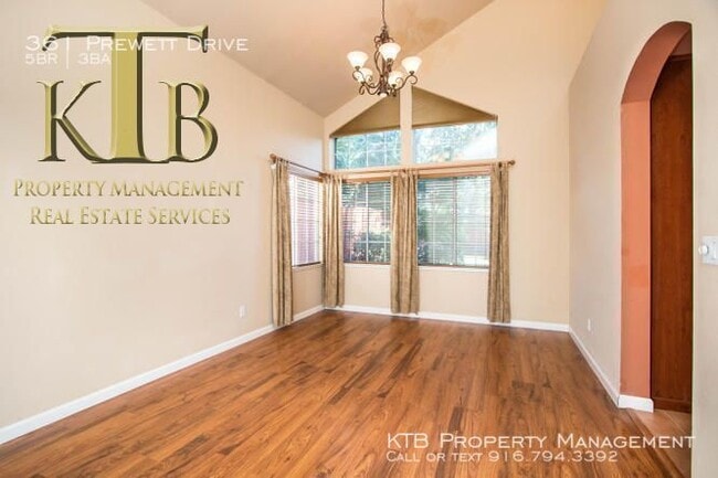 Building Photo - Great 5 Bedroom in Lexington Hills