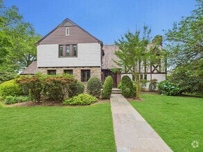 Building Photo - 75 Lord Kitchener Rd