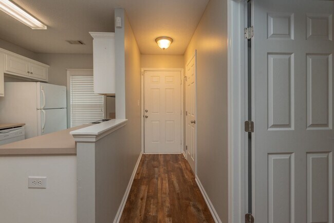 Building Photo - $1,525- 2 Bed/2 Bath house for rent in West Augusta, Total Electric!