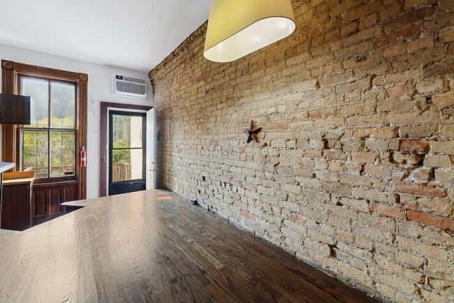 Building Photo - 417 W Webster Ave