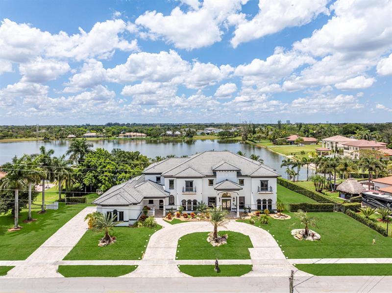 Foto principal - 14891 SW 20th St