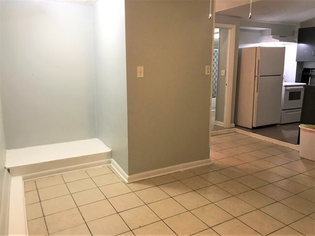 Building Photo - 405 W Mimosa Dr