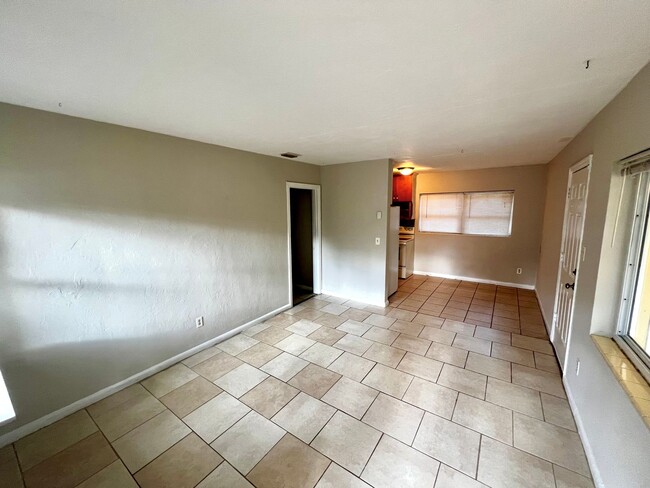 Building Photo - Beautiful  and Remodeled 3 Bedroom 1 Bathr...