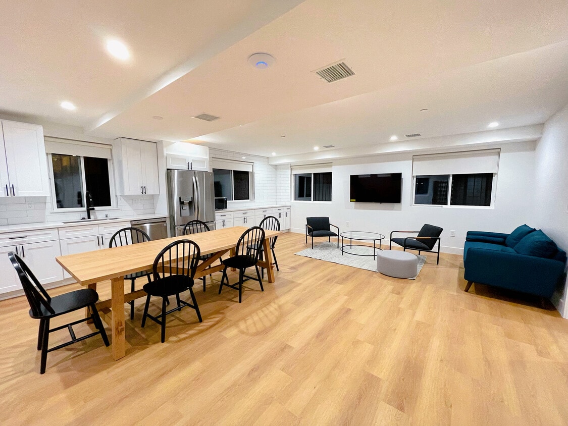Foto principal - 1351 W 37th St