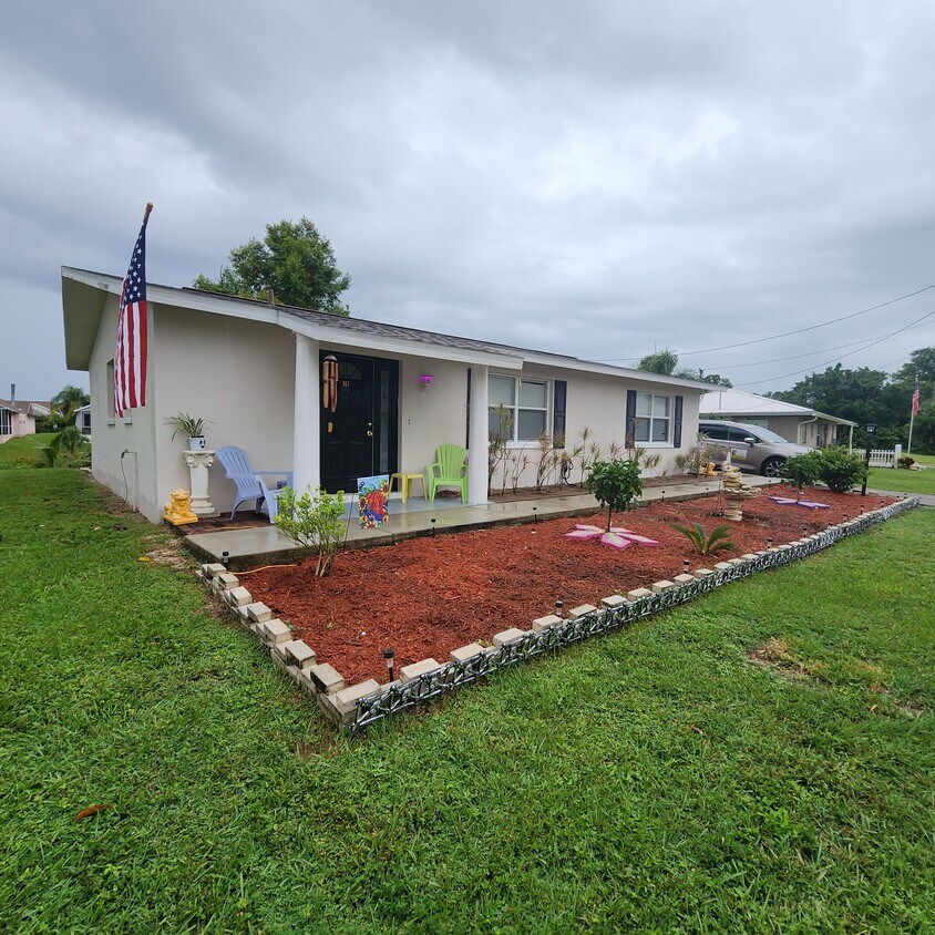 Primary Photo - 917 Iris Dr